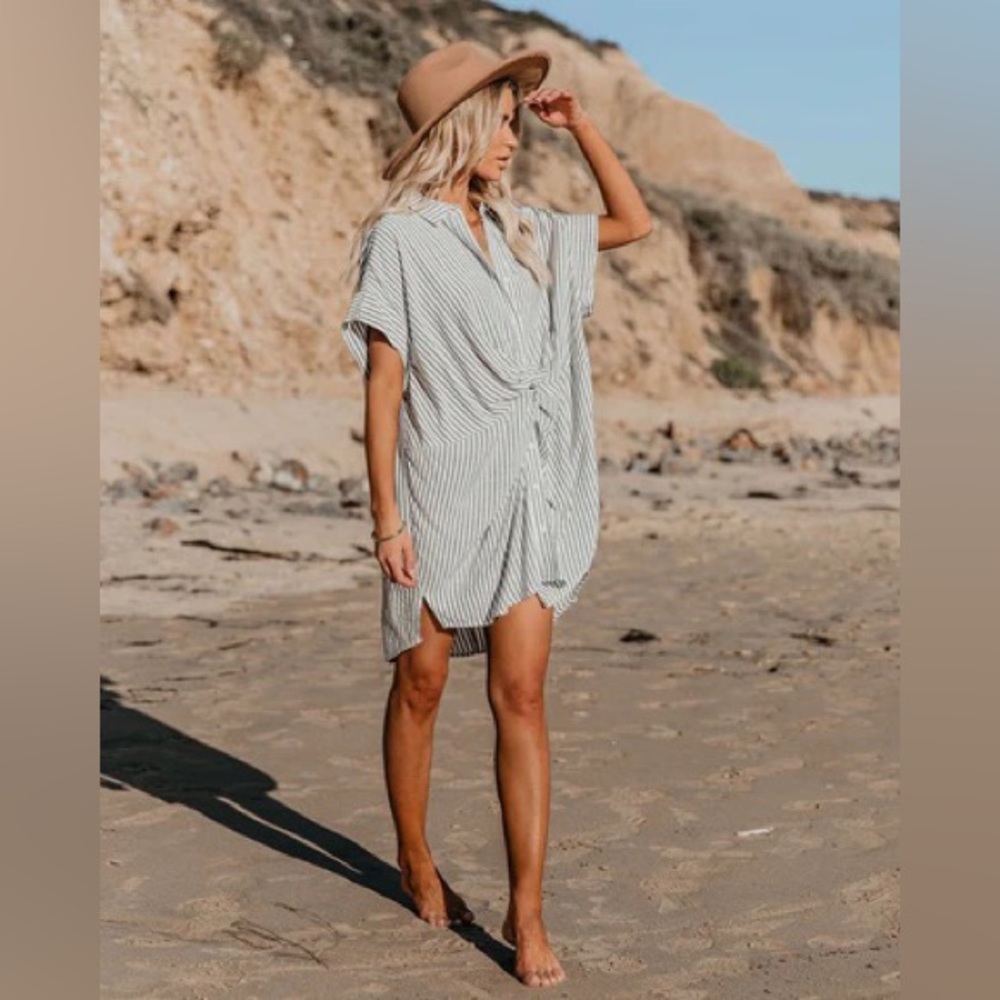 NWT VICI Button down shirt dress